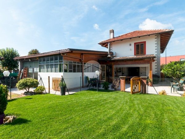 casa indipendente in vendita a Beinasco in zona Borgaretto