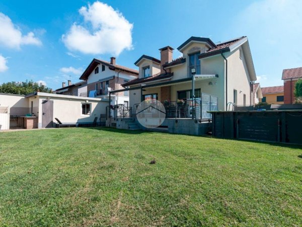 casa indipendente in vendita a Beinasco in zona Borgaretto