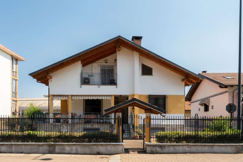 casa indipendente in vendita a Beinasco in zona Borgaretto