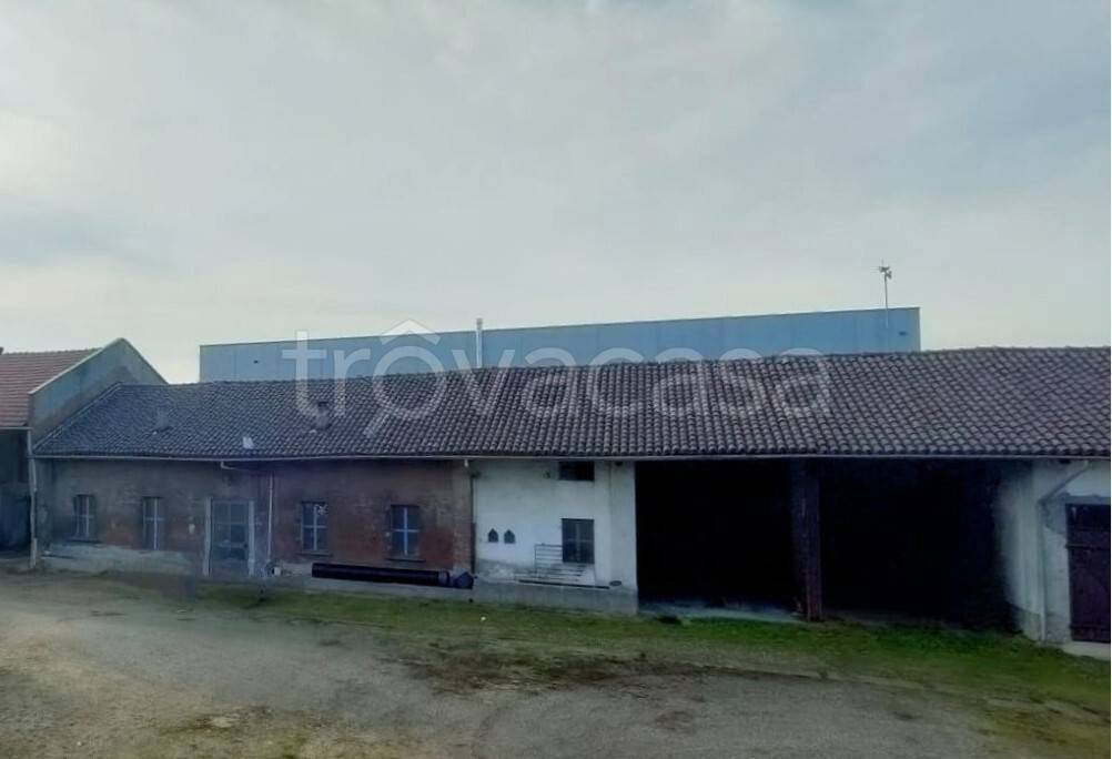 locale commerciale in vendita a Beinasco in zona Fornaci