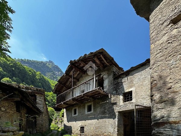 pentavano in vendita a Bobbio Pellice in zona Villanova