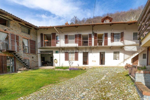 casa indipendente in vendita a Bollengo