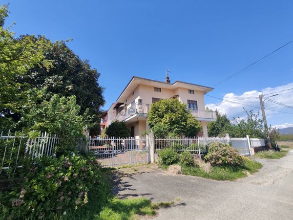 casa semindipendente in vendita a Bollengo