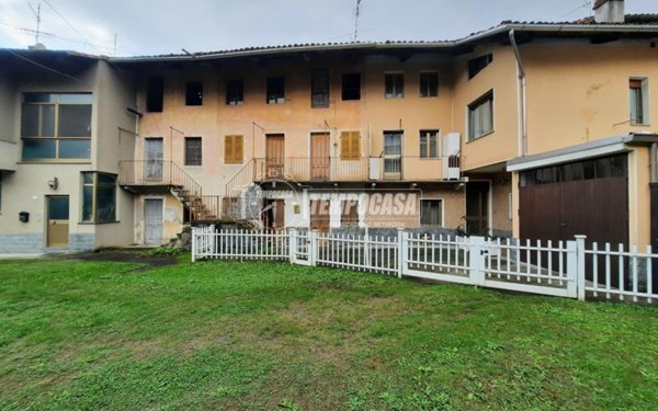 casa indipendente in vendita a Bollengo