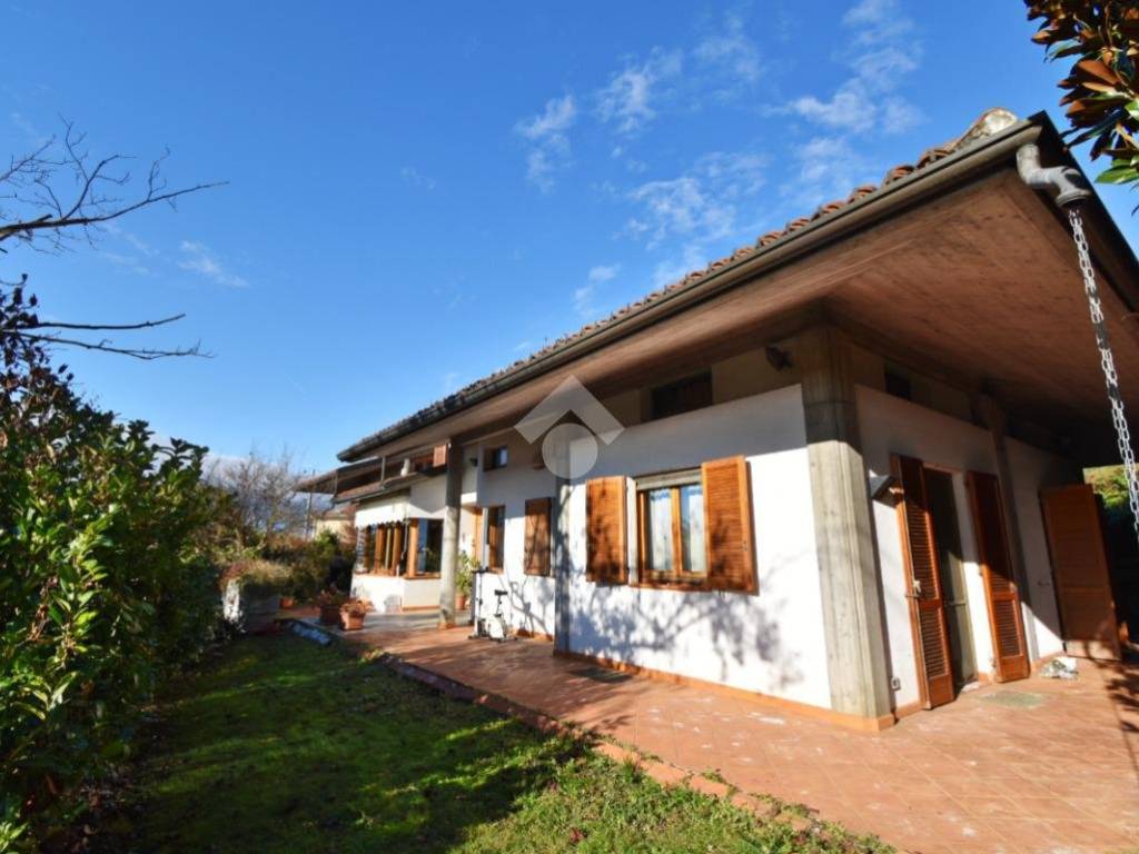 casa indipendente in vendita a Bollengo
