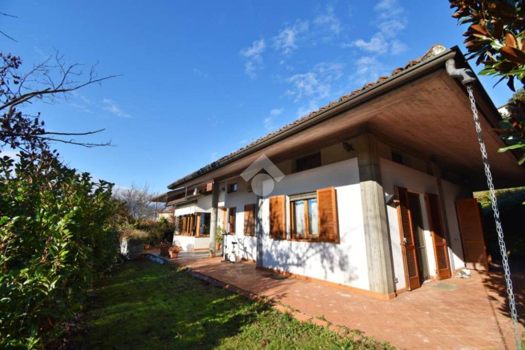 casa indipendente in vendita a Bollengo