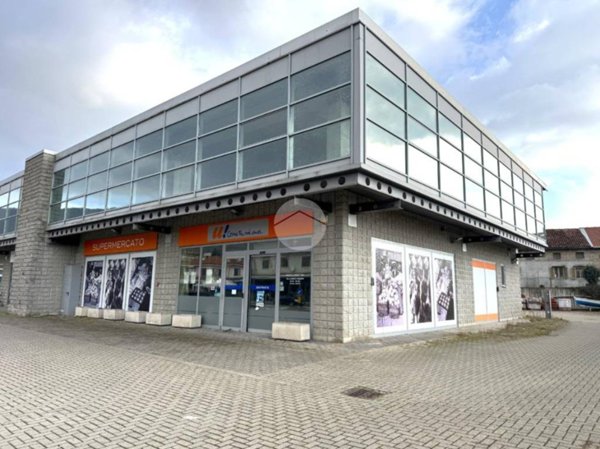 locale commerciale in vendita a Bollengo