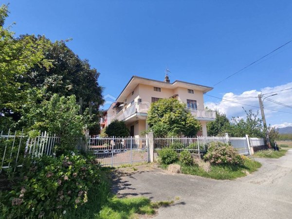 casa indipendente in vendita a Bollengo