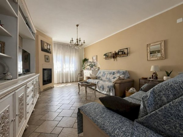 casa indipendente in vendita a Bollengo