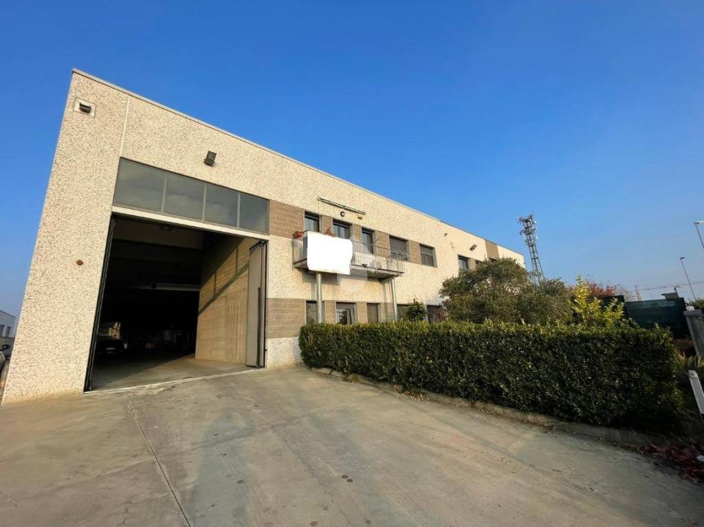 locale commerciale in vendita a Borgaro Torinese