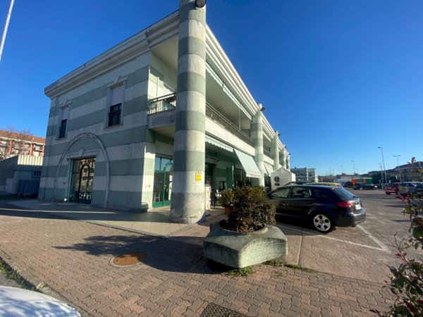 locale di sgombero in vendita a Borgaro Torinese