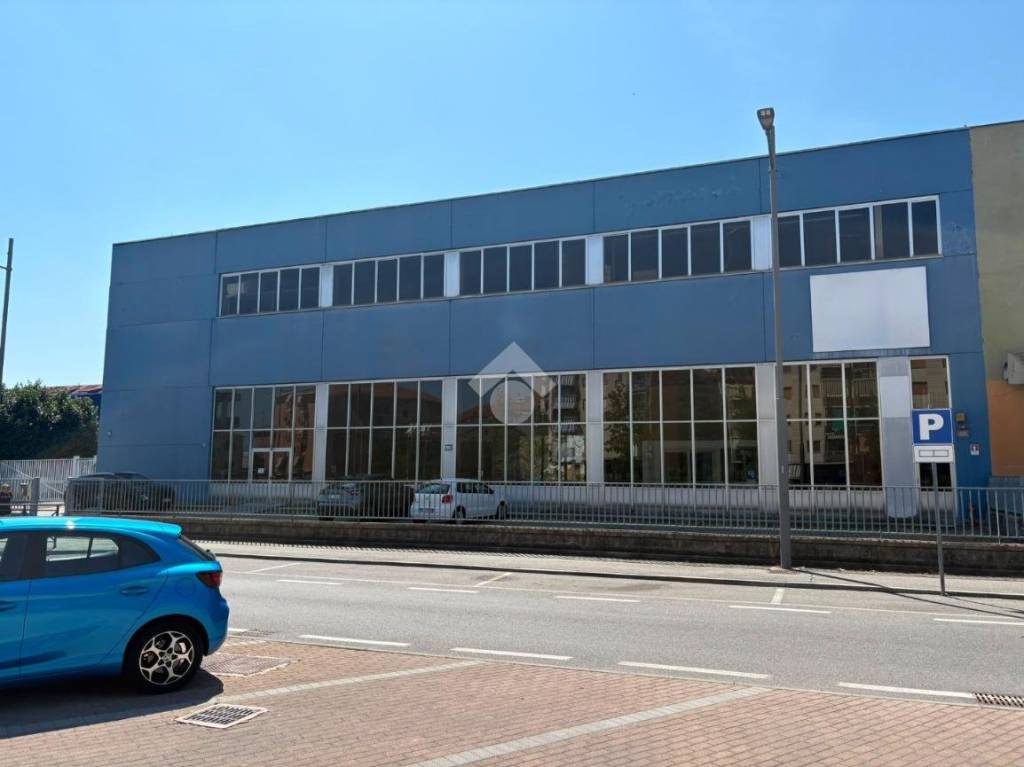 locale commerciale in vendita a Borgaro Torinese