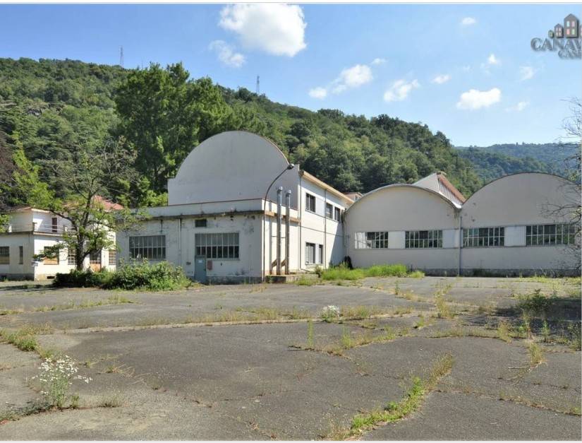 locale commerciale in vendita a Borgofranco d'Ivrea