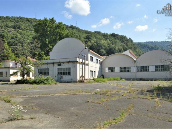 locale commerciale in vendita a Borgofranco d'Ivrea