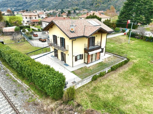 casa indipendente in vendita a Borgofranco d'Ivrea