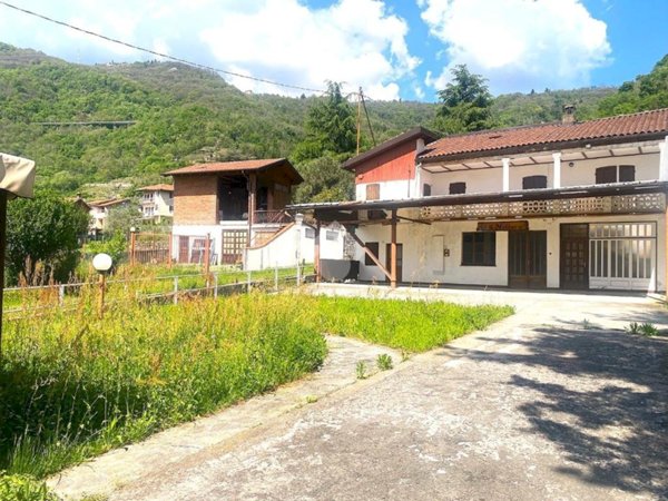 casa indipendente in vendita a Borgofranco d'Ivrea