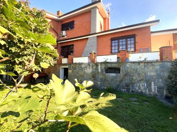 casa indipendente in vendita a Borgofranco d'Ivrea