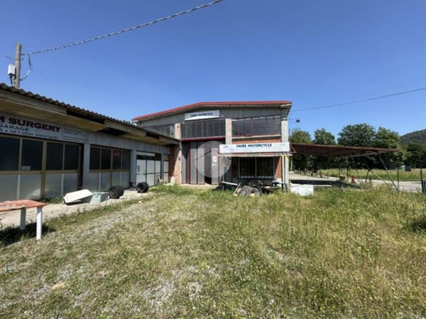 locale commerciale in vendita a Borgofranco d'Ivrea