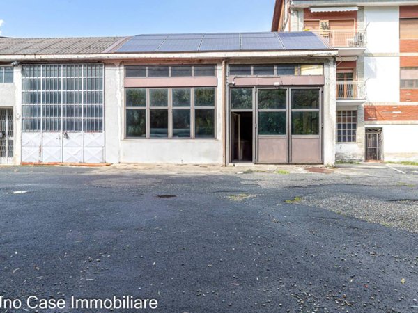 locale commerciale in vendita a Borgofranco d'Ivrea
