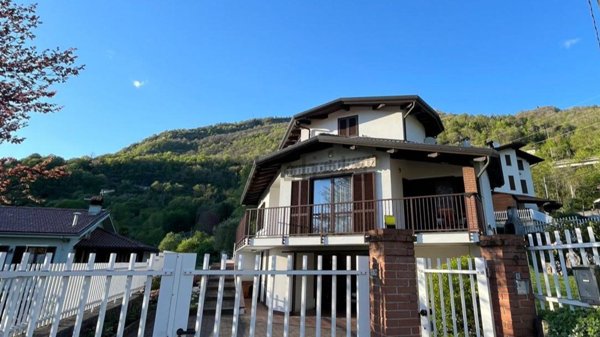 casa indipendente in vendita a Borgofranco d'Ivrea
