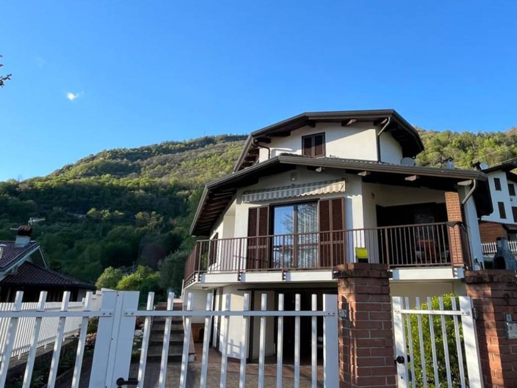 casa indipendente in vendita a Borgofranco d'Ivrea