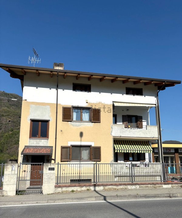 casa semindipendente in vendita a Borgofranco d'Ivrea
