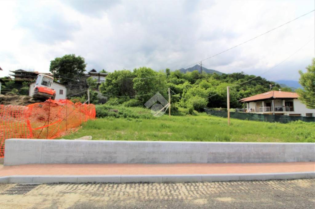 terreno edificabile in vendita a Borgofranco d'Ivrea