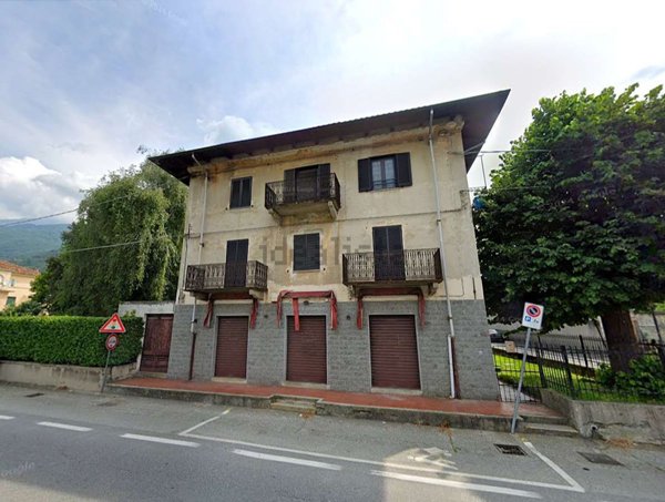 locale commerciale in vendita a Borgofranco d'Ivrea