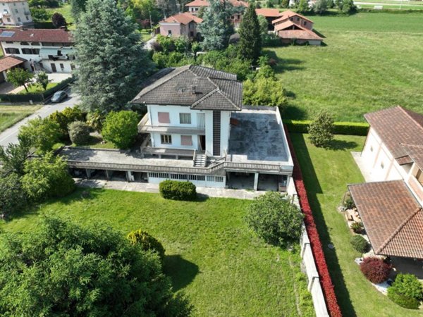casa indipendente in vendita a Strambino