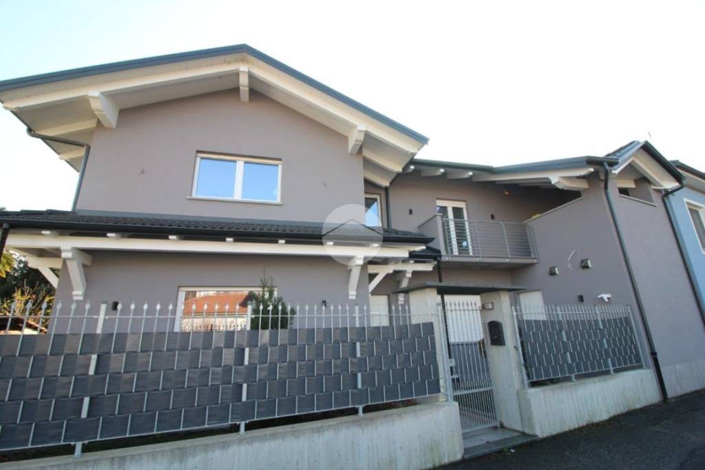 casa indipendente in vendita a Brandizzo