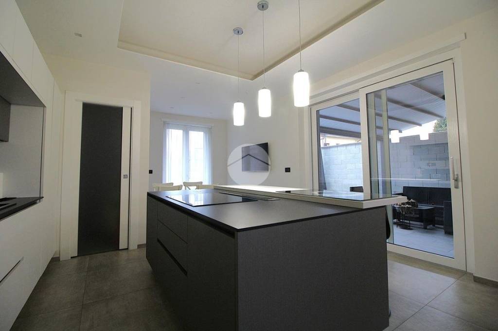 casa indipendente in vendita a Brandizzo