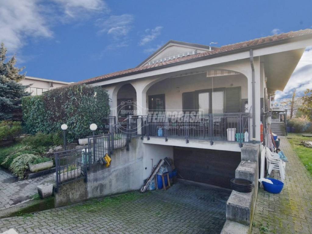 casa indipendente in vendita a Brandizzo