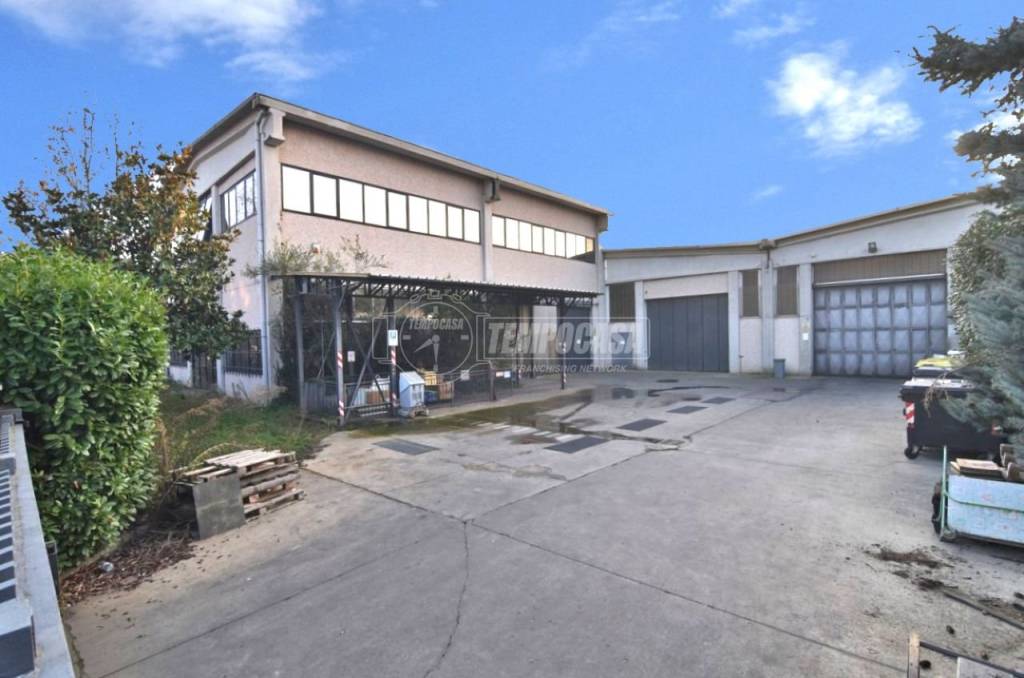 locale commerciale in vendita a Brandizzo