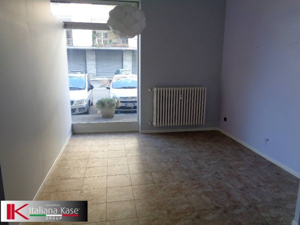 locale commerciale in vendita a Brandizzo