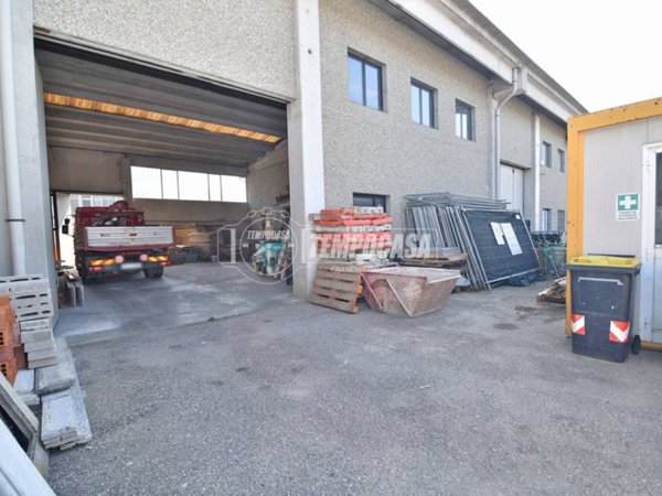 locale commerciale in vendita a Brandizzo