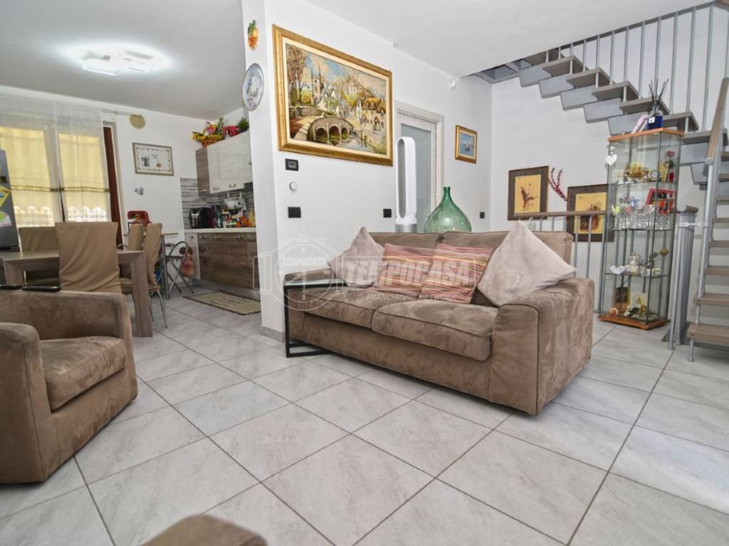 casa indipendente in vendita a Brandizzo