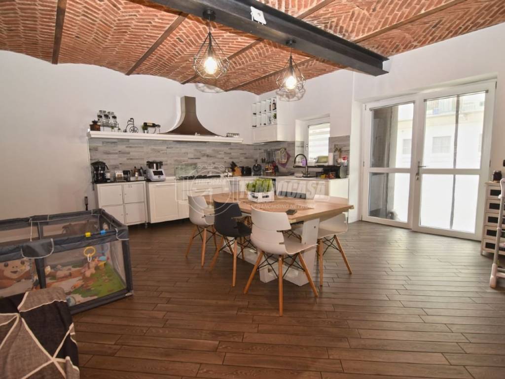 casa indipendente in vendita a Brandizzo