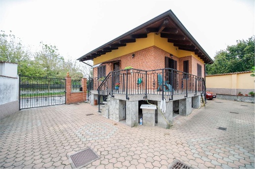 casa indipendente in vendita a Brandizzo