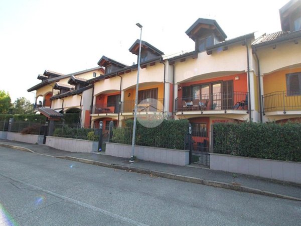 casa indipendente in vendita a Brandizzo