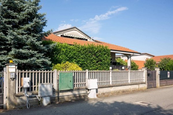 casa indipendente in vendita a Brandizzo