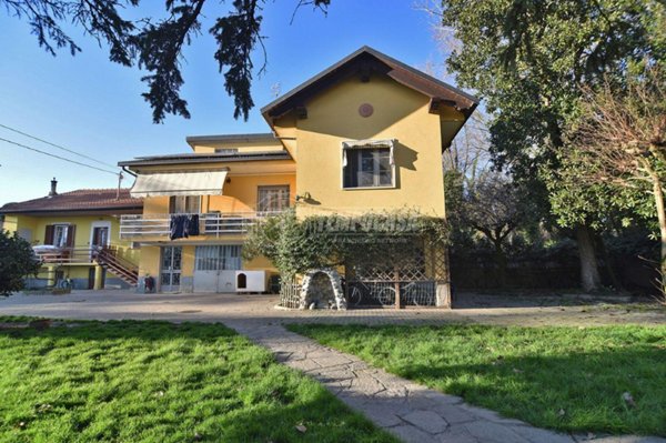 casa indipendente in vendita a Brandizzo