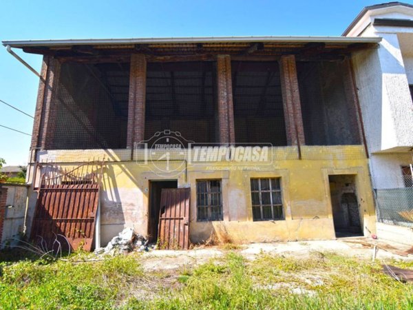 casale in vendita a Brandizzo