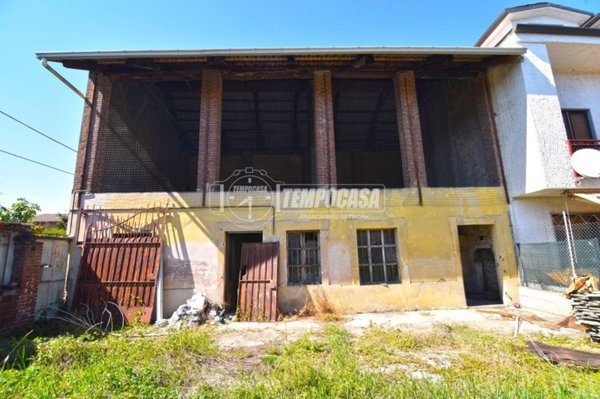 casale in vendita a Brandizzo