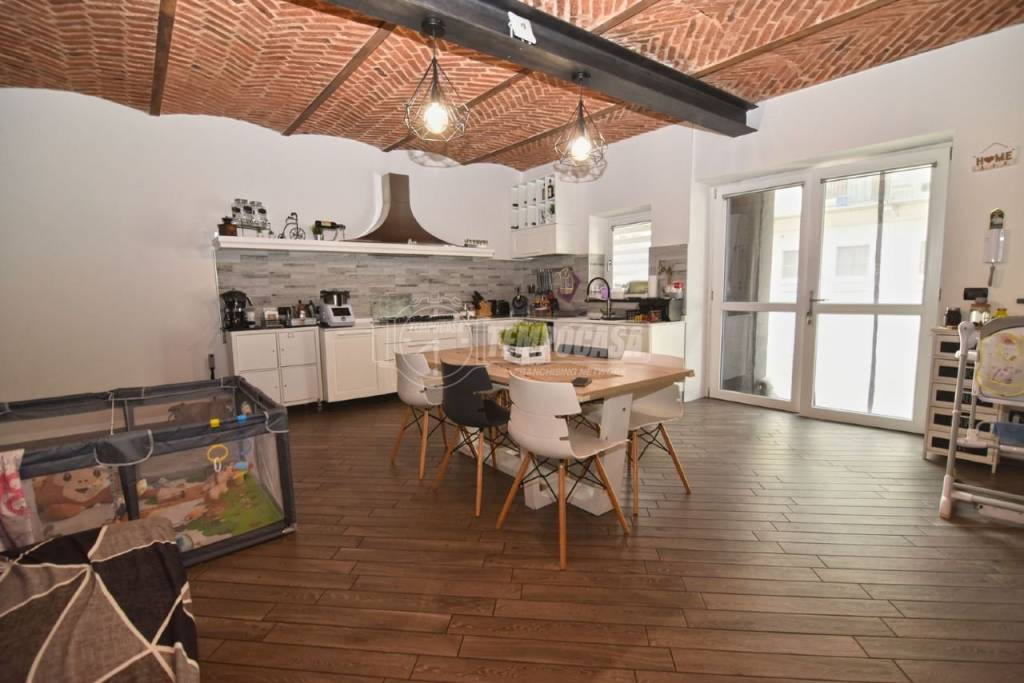 casa indipendente in vendita a Brandizzo