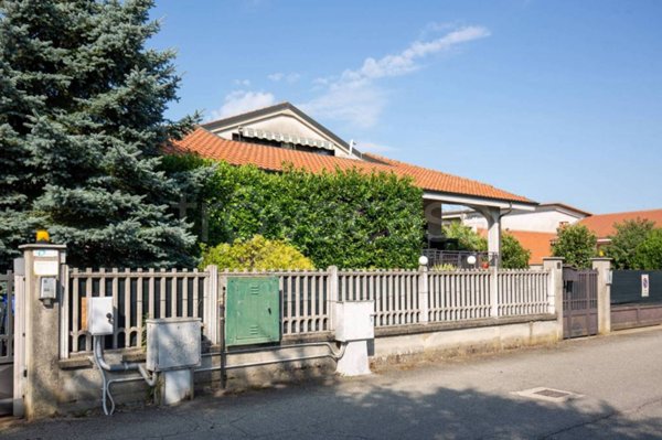 casa indipendente in vendita a Brandizzo