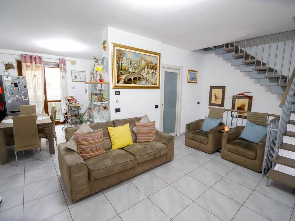 casa indipendente in vendita a Brandizzo