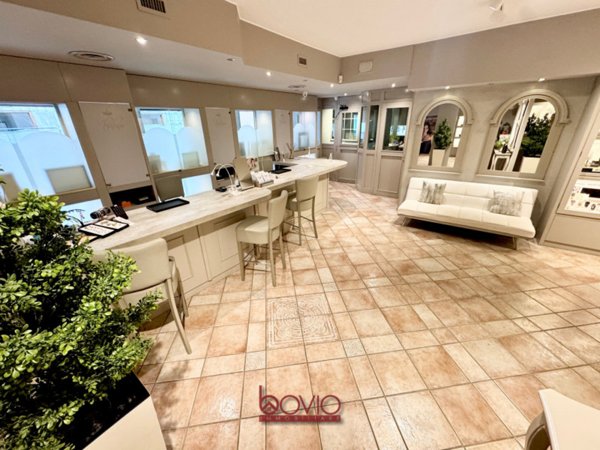 negozio in vendita a Brandizzo