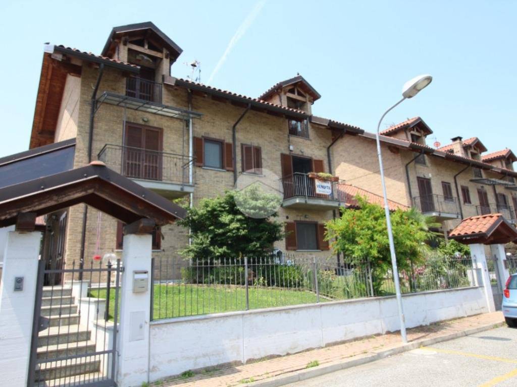 casa indipendente in vendita a Brandizzo