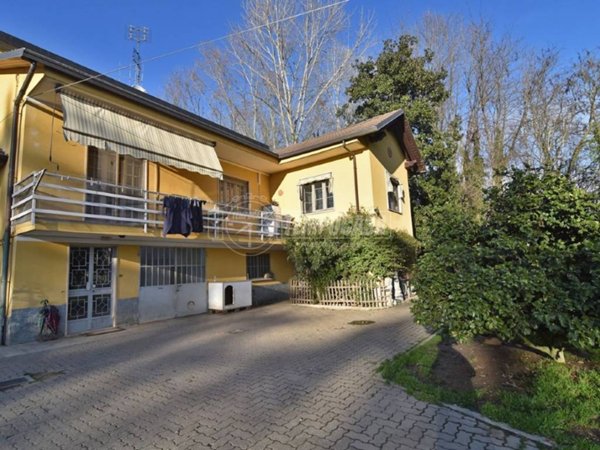 casa indipendente in vendita a Brandizzo