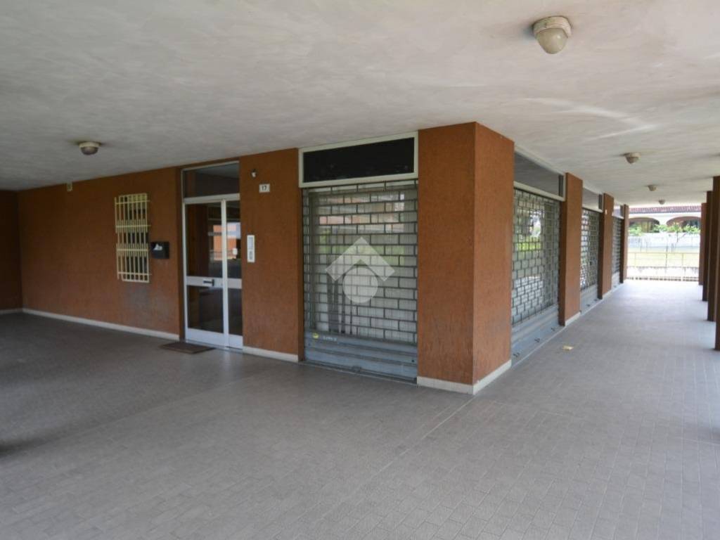 negozio in vendita a Brandizzo